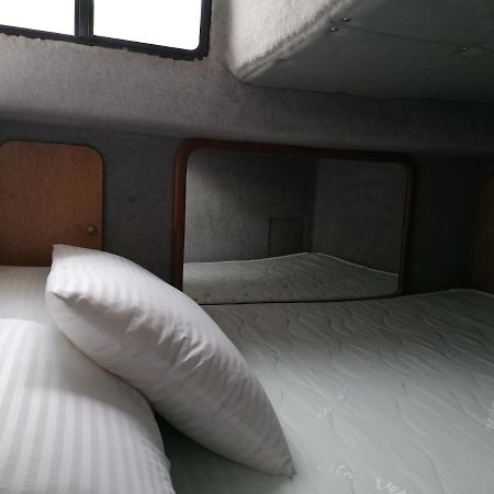 לה רושל Sejour Insolite Sur Un Yacht. Bateau Hotel A Quai. מראה חיצוני תמונה