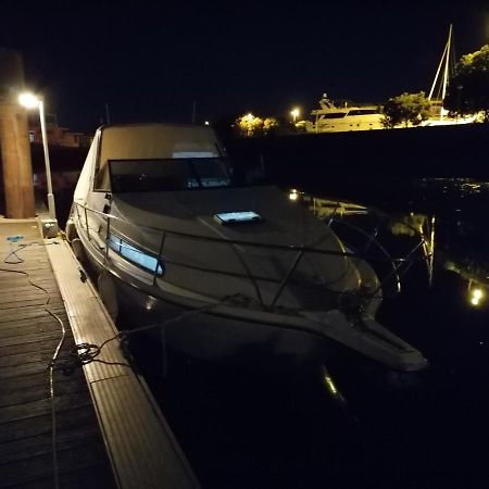 לה רושל Sejour Insolite Sur Un Yacht. Bateau Hotel A Quai. מראה חיצוני תמונה