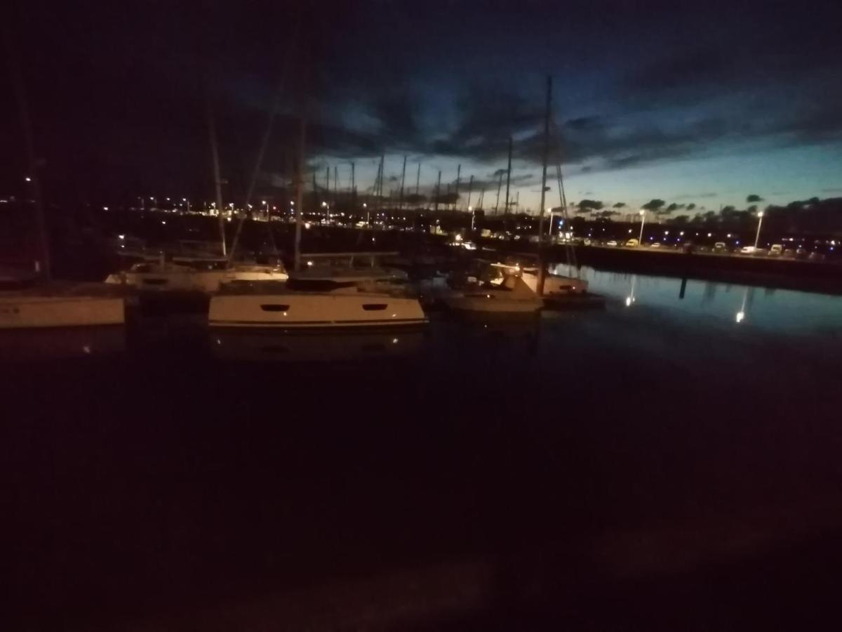 לה רושל Sejour Insolite Sur Un Yacht. Bateau Hotel A Quai. מראה חיצוני תמונה